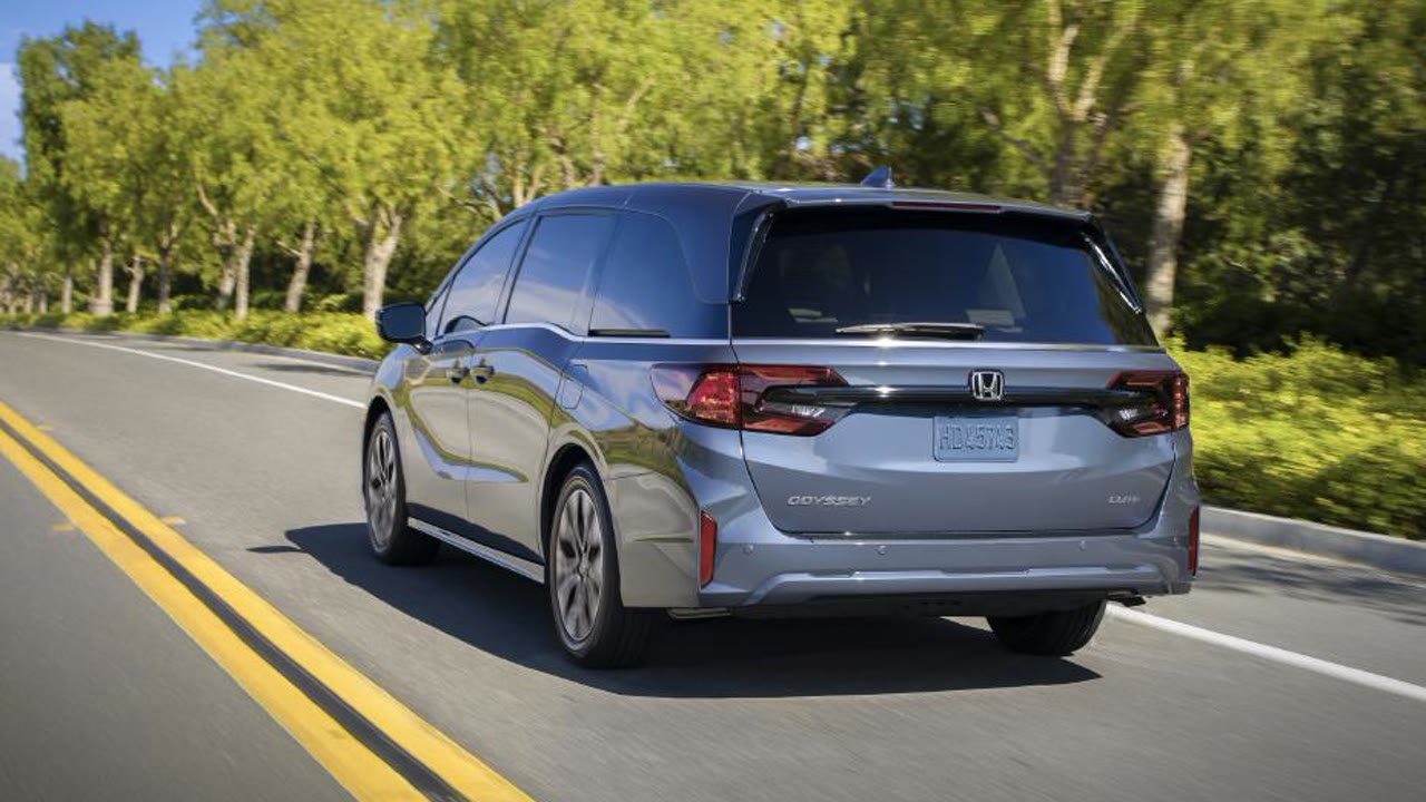 Honda Odyssey interior and family-van packaging in a used-market brief