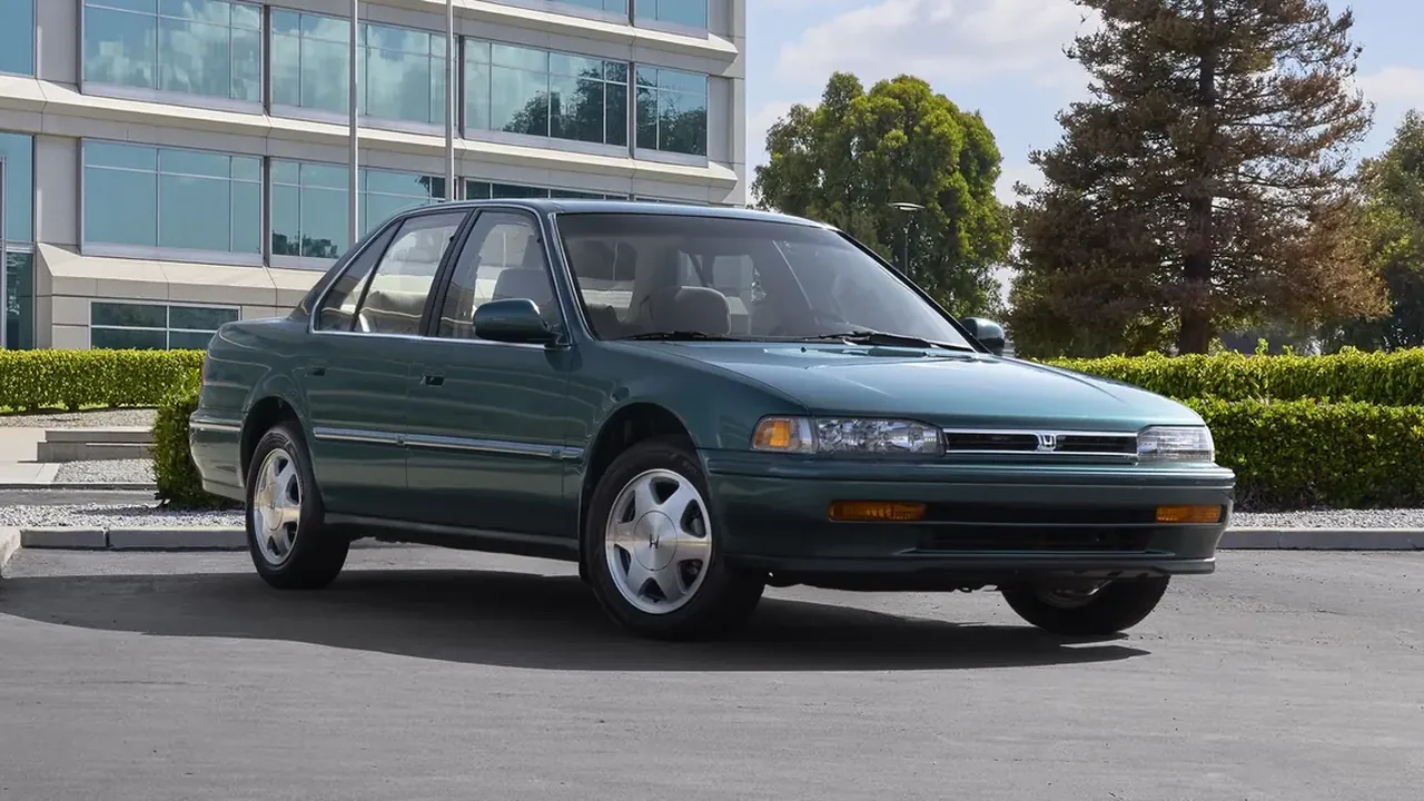 Fourth-generation Honda Accord, 1990-1993, sedan