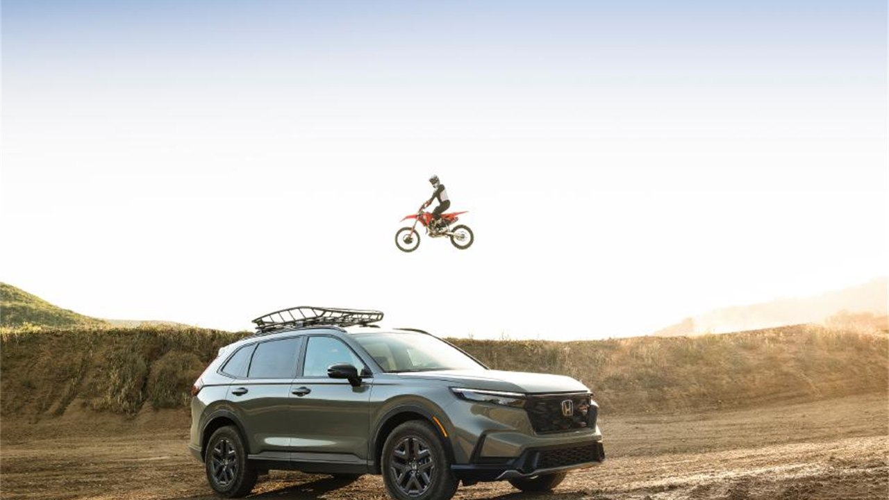 2026 Honda CR-V TrailSport Hybrid front three-quarter view