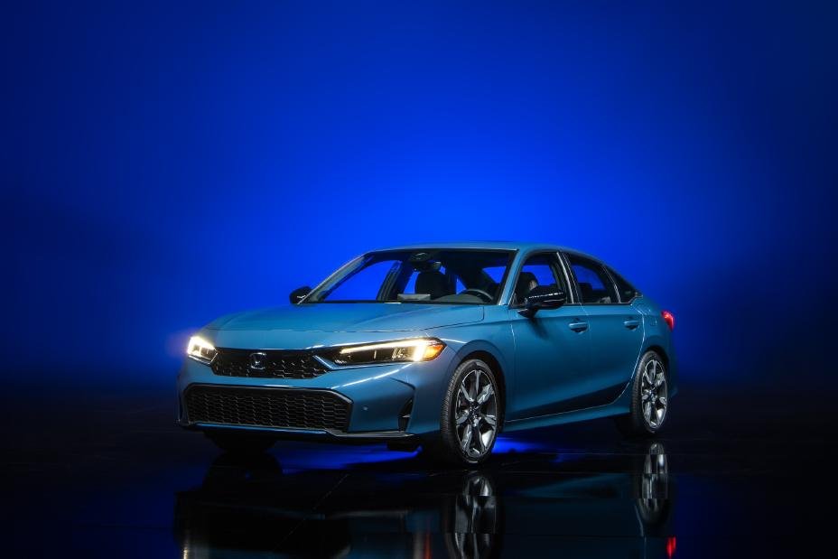 Honda Civic shown for Vaughan commuters comparing the Civic against the larger Accord