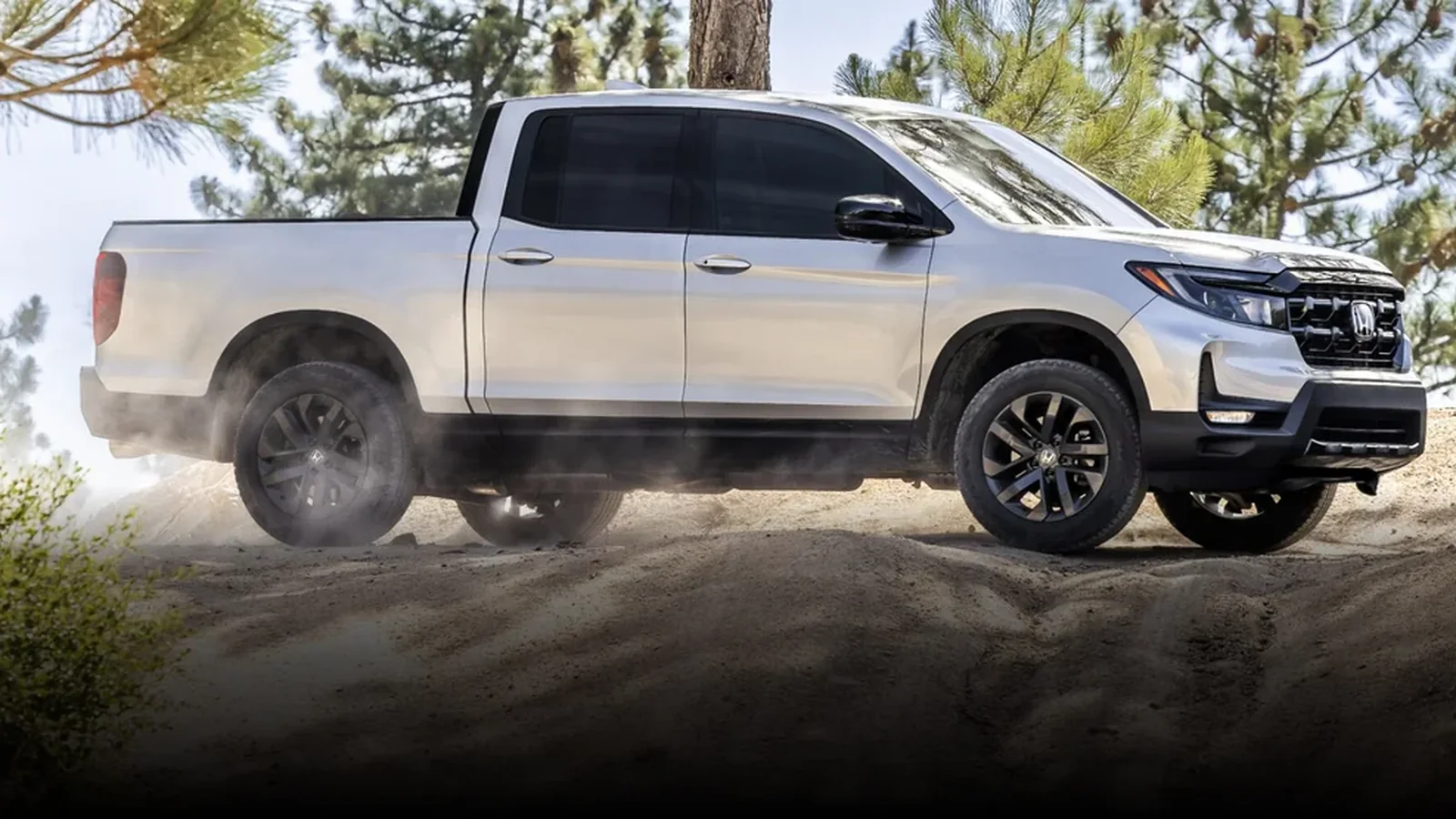 2026 Honda Ridgeline 5,000 磅牵引能力与原厂拖钩