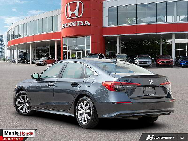 2022 Honda Civic LX 车尾四分之三视角