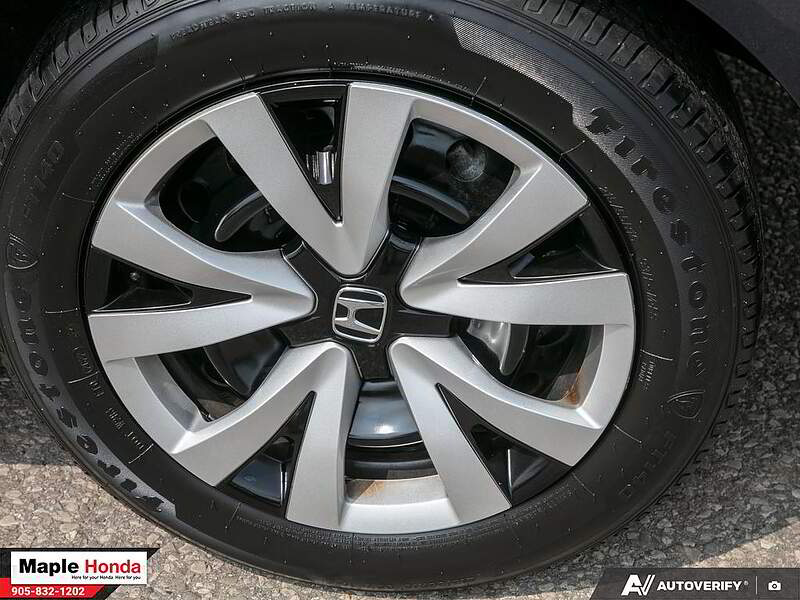 2022 Honda Civic LX driver 视角的中控台
