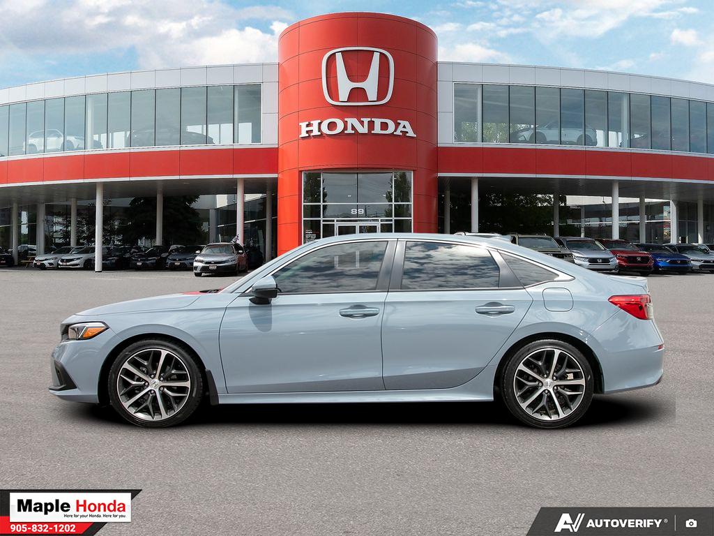2022 Honda Civic Touring 侧面视角