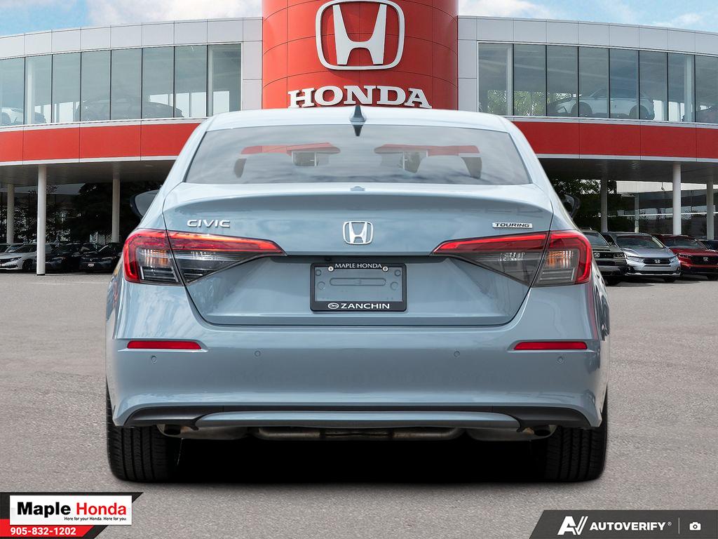 2022 Honda Civic Touring 正后方视角
