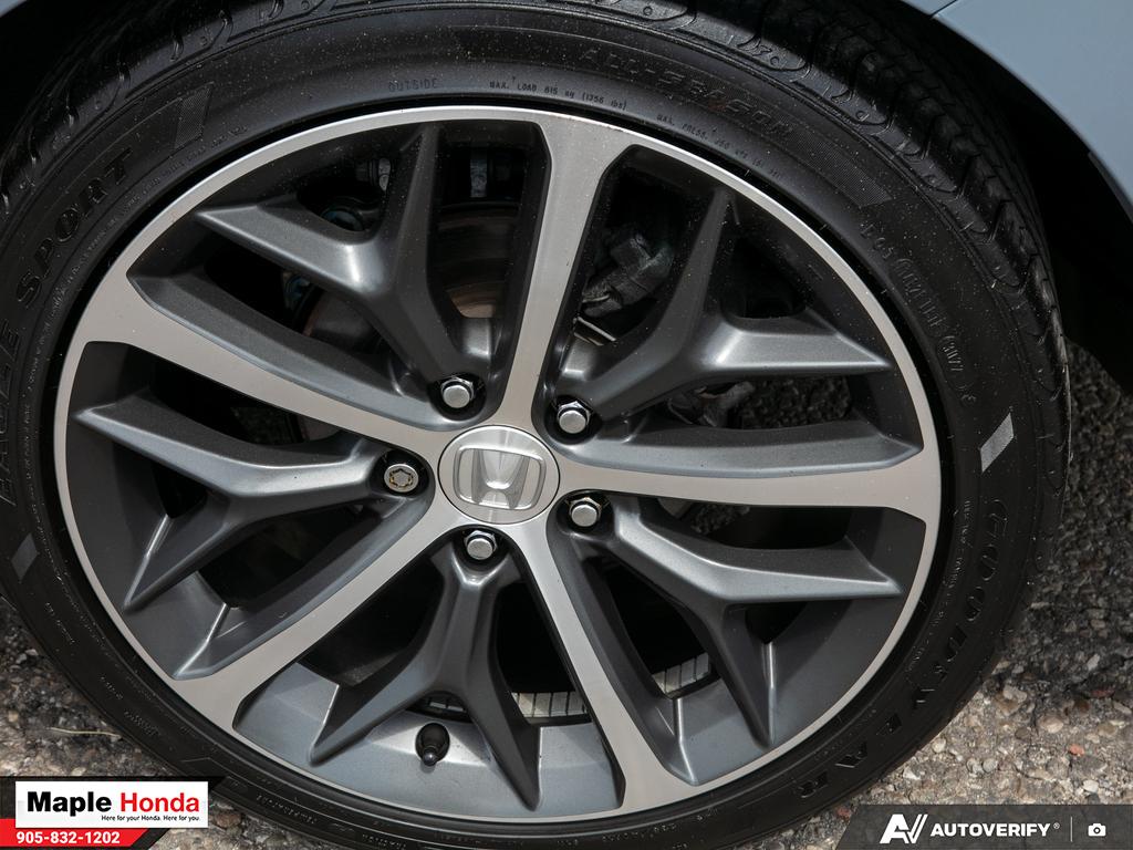 2022 Honda Civic Touring driver 视角的中控台
