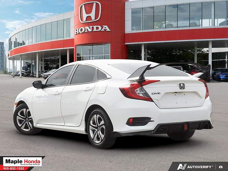 2018 Honda Civic LX 车尾四分之三视角