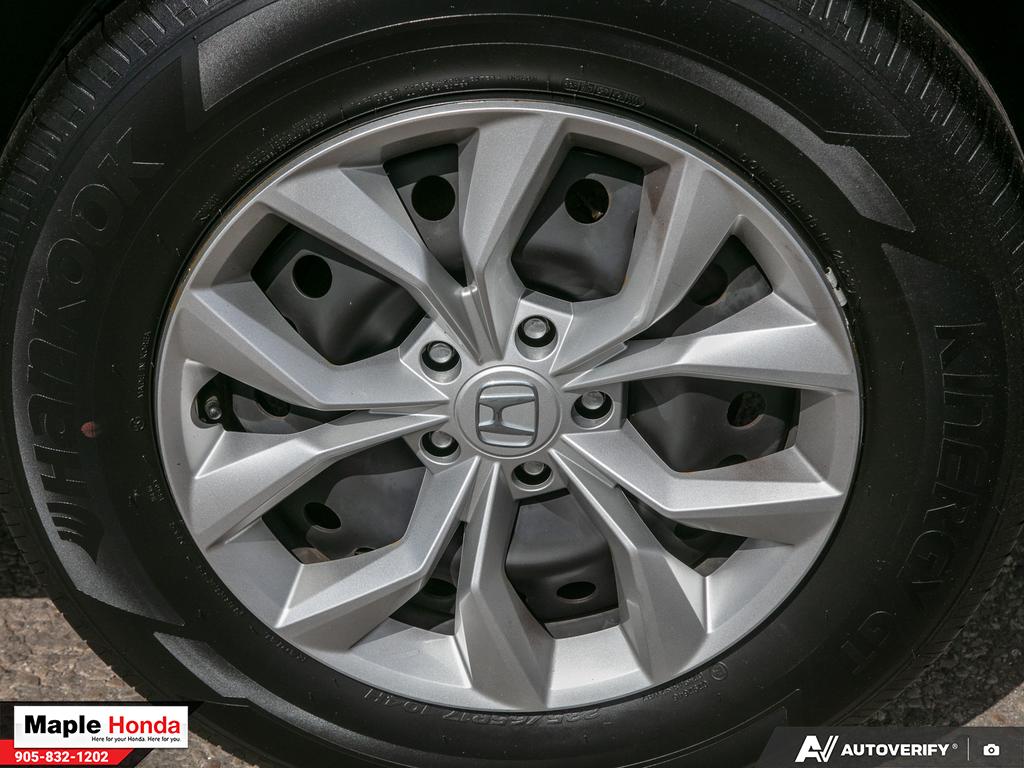 2025 Honda CR-V LX driver 视角的中控台