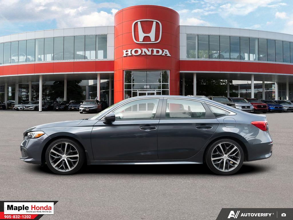 2024 Honda Civic Touring 侧面视角