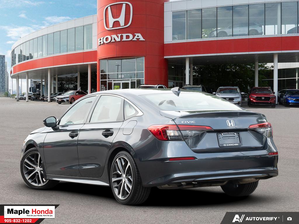 2024 Honda Civic Touring 车尾四分之三视角