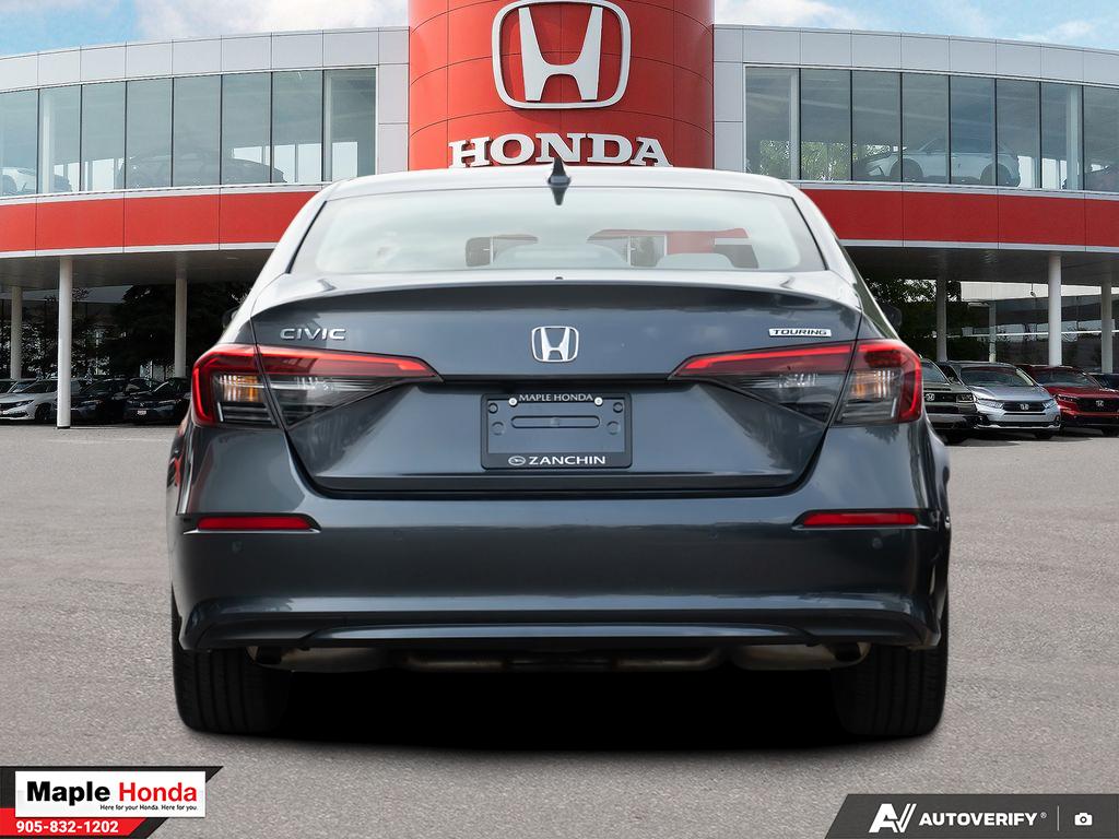 2024 Honda Civic Touring 正后方视角