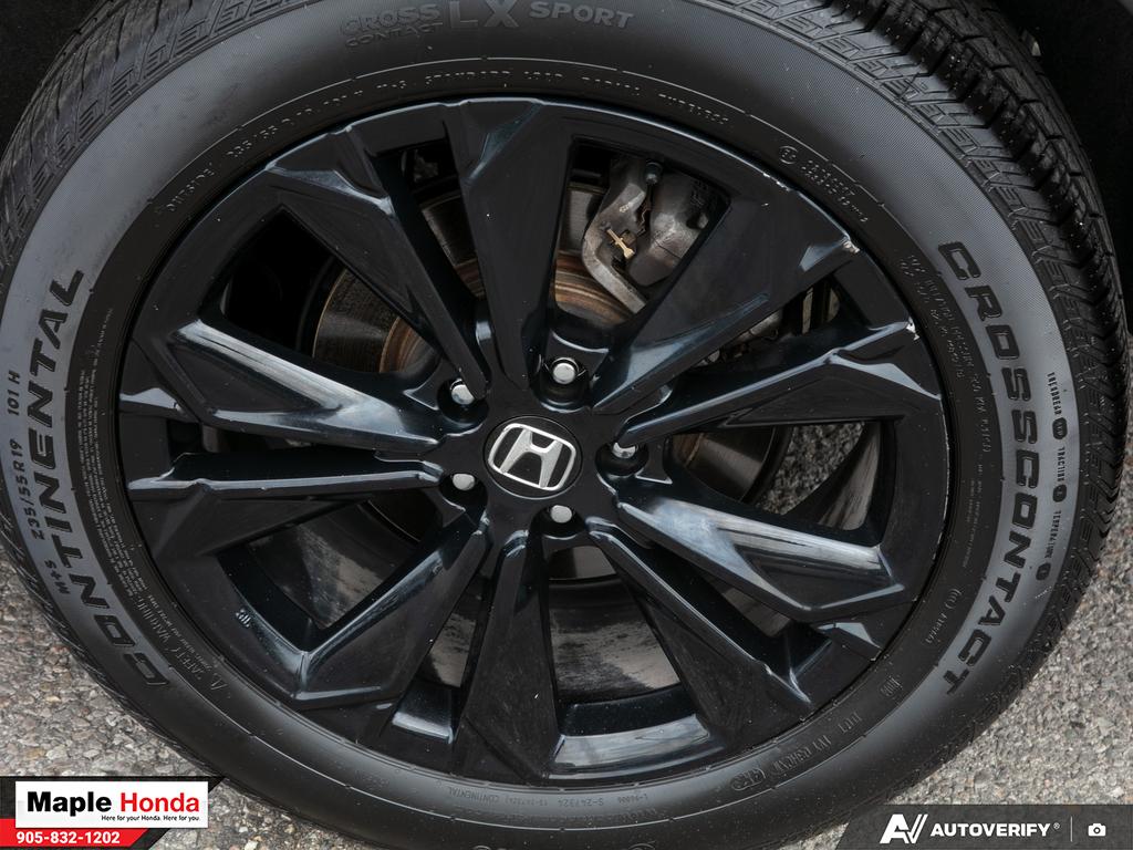 2024 Honda CR-V Hybrid Touring AWD driver 视角的中控台