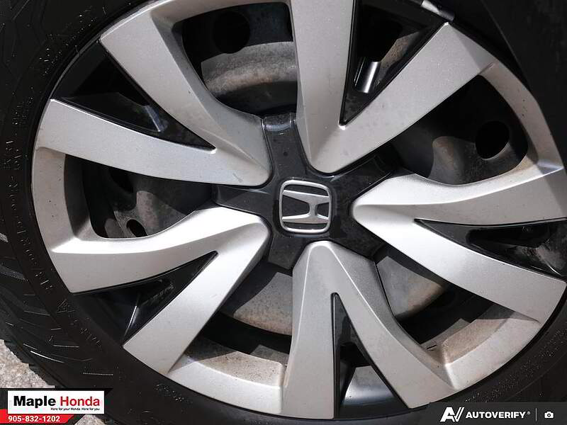 2022 Honda Civic LX driver 视角的中控台