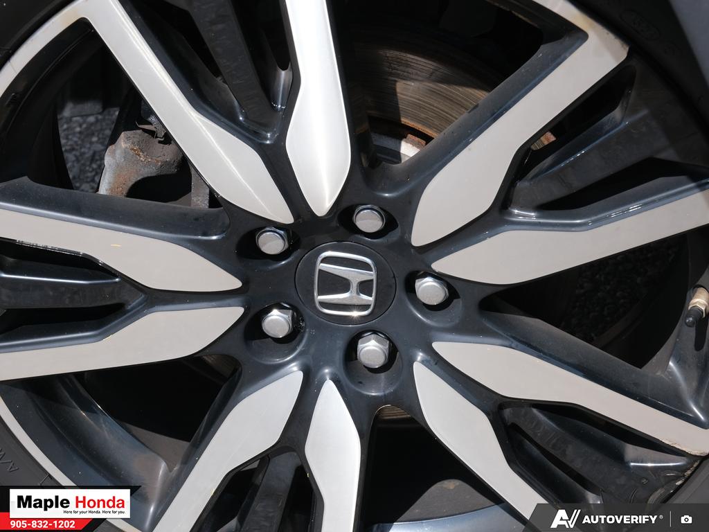 2022 Honda Pilot Touring 7-Passenger — dashboard and front cabin