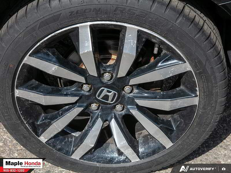 2013 Honda Civic Touring — dashboard and front cabin