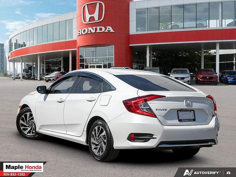 2020 Honda Civic EX 车尾四分之三视角