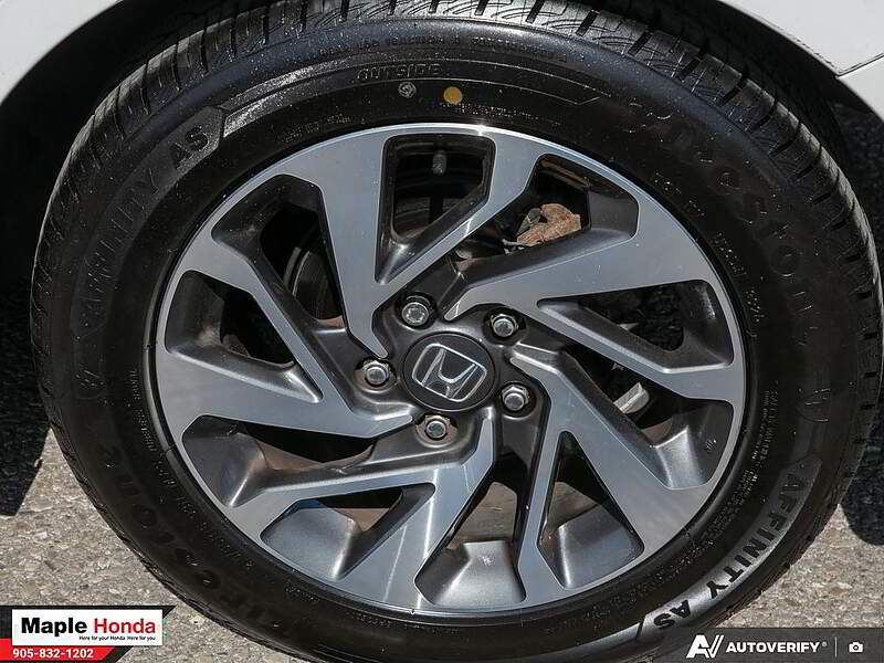 2020 Honda Civic EX driver 视角的中控台