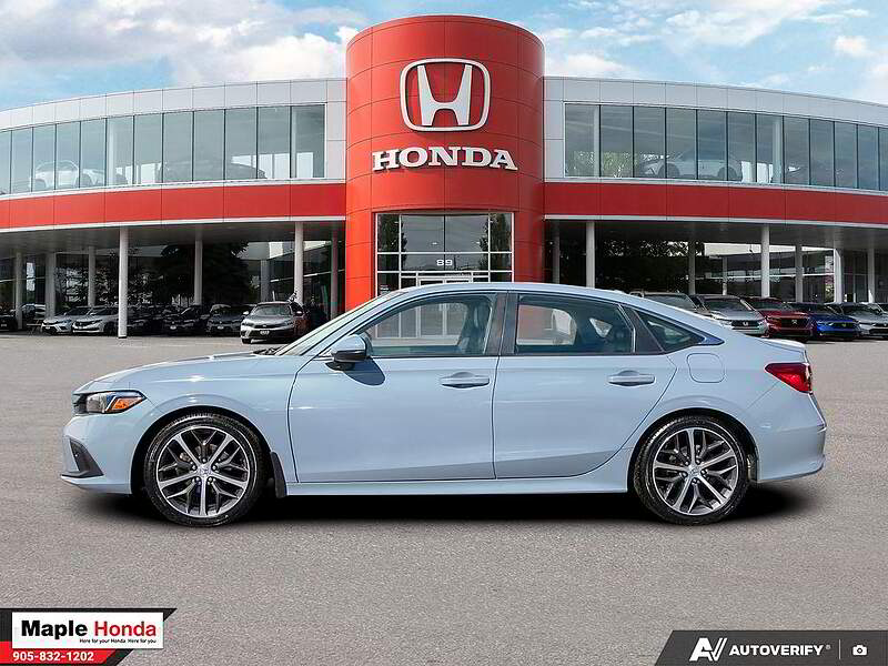2022 Honda Civic Touring 侧面视角