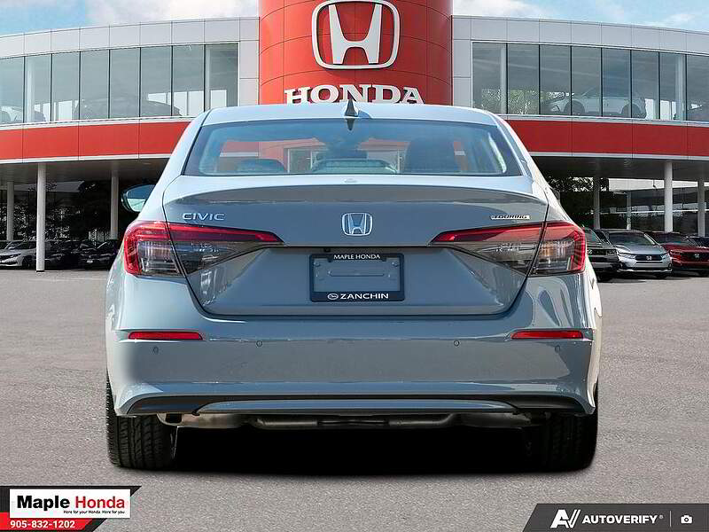 2022 Honda Civic Touring 正后方视角