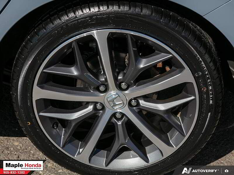 2022 Honda Civic Touring driver 视角的中控台